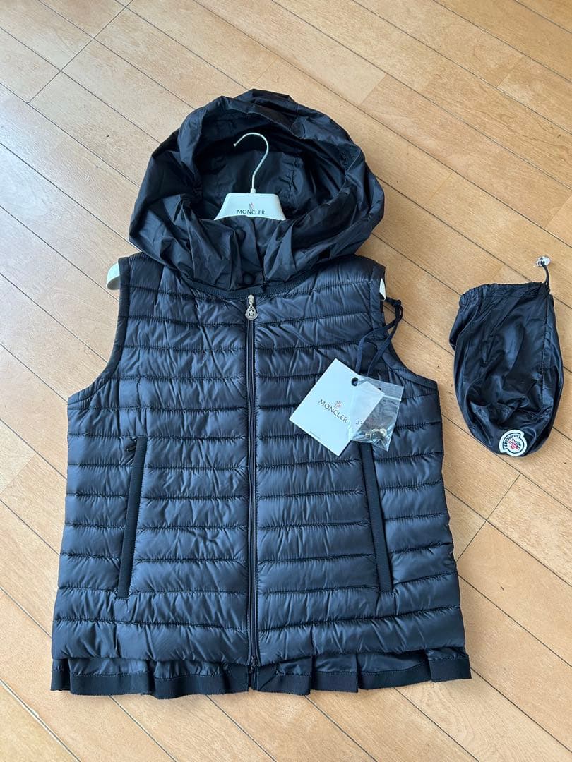 s*y様 モンクレールMONCLER フリルダウンベスト 携帯ポーチ付き