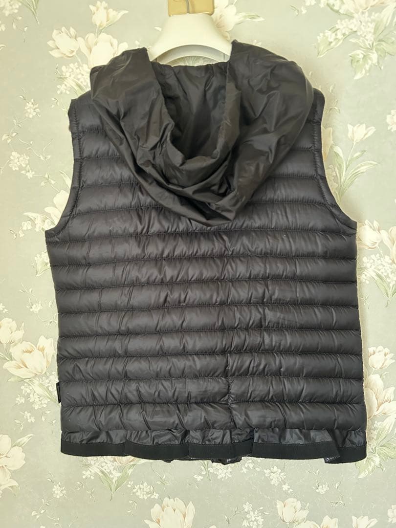 s*y様 モンクレールMONCLER フリルダウンベスト 携帯ポーチ付き