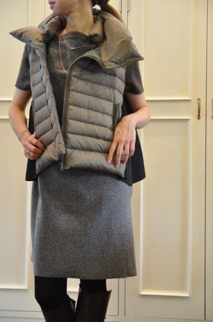 HACHE 中綿フレアベスト４０カーキイタリア製　ワンピースおまけ