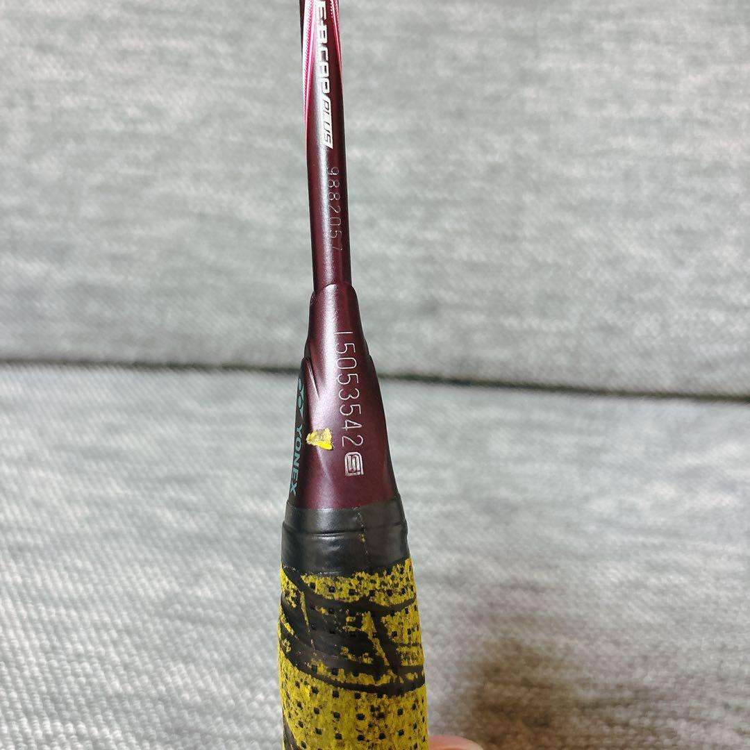 バドミントン　ラケット　 アストロクス 100ZZ クレナイ　4UG5 希少品