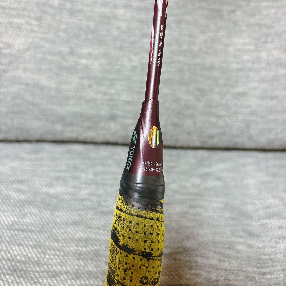 バドミントン　ラケット　 アストロクス 100ZZ クレナイ　4UG5 希少品