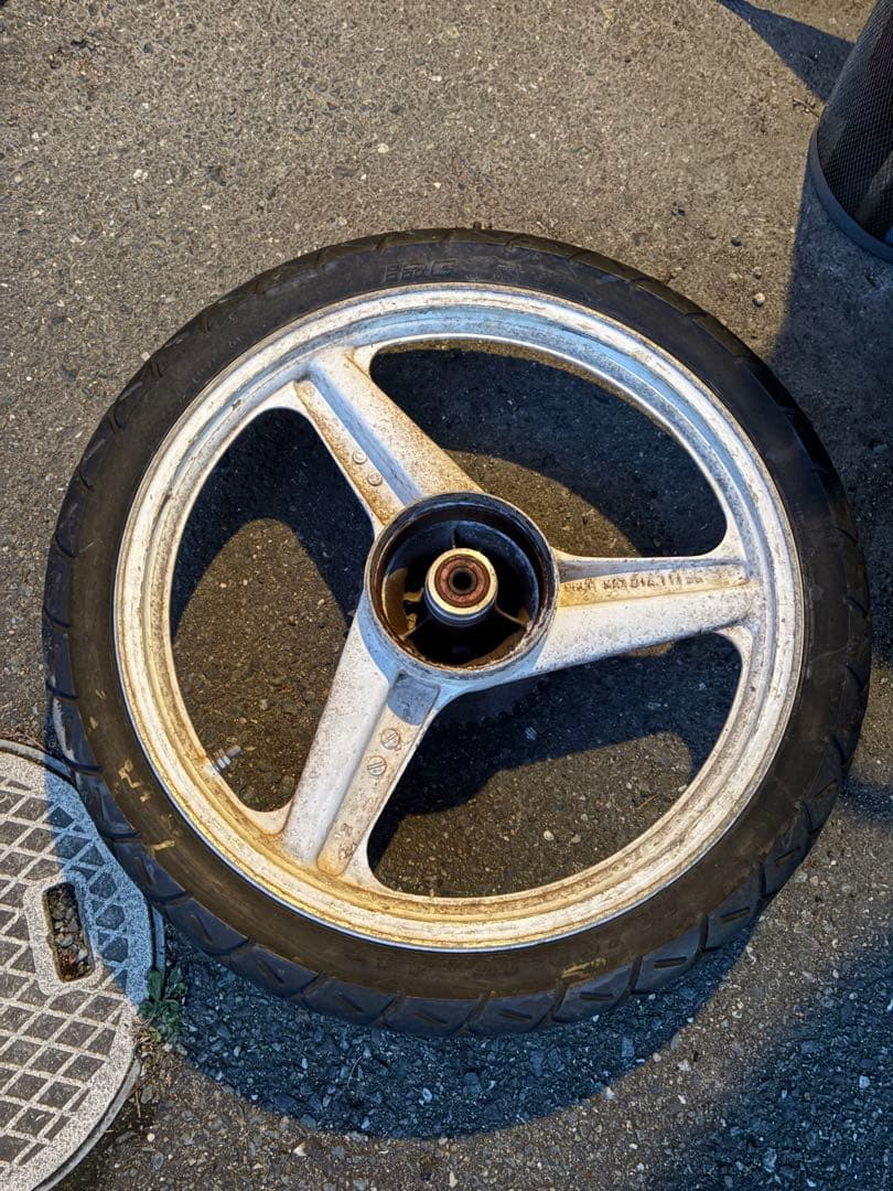 ns50f リアホイール 白ホイ