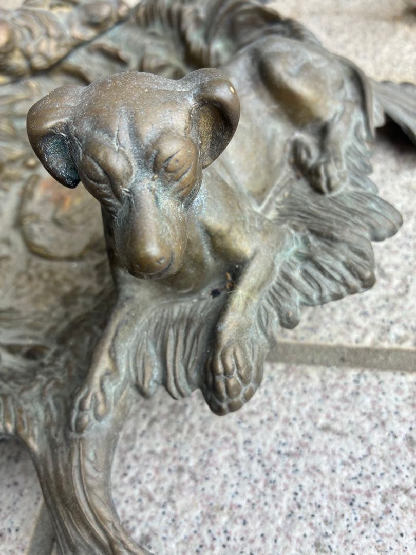 アンティーク　ブロンズ像　犬と獵銃の彫刻付き金属製傘立て