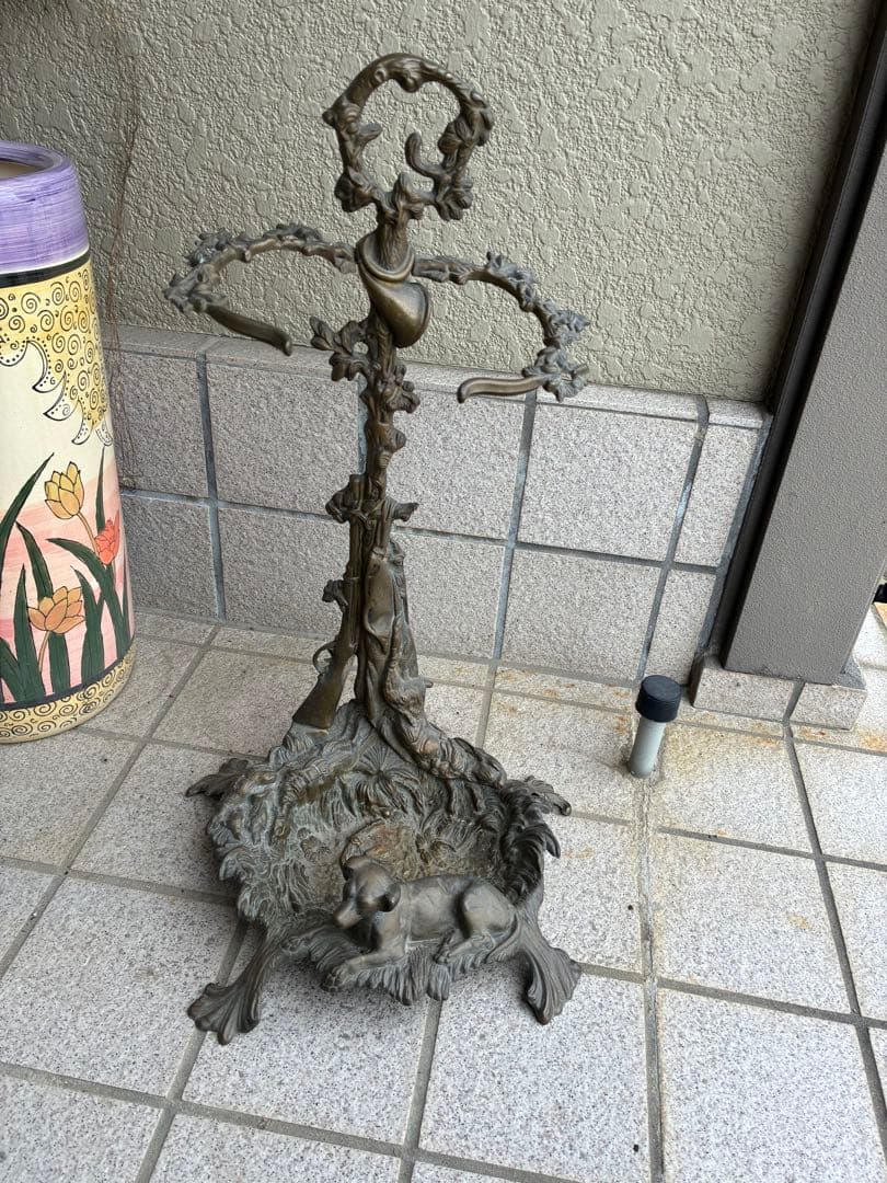 アンティーク　ブロンズ像　犬と獵銃の彫刻付き金属製傘立て
