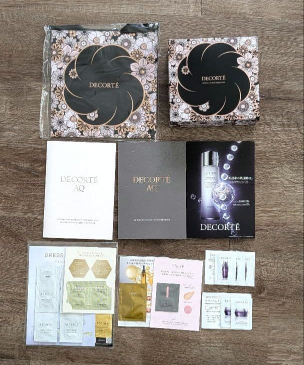 【数量限定】コスメデコルテ クリスマスコフレ 　DECORTE他、試供品多数