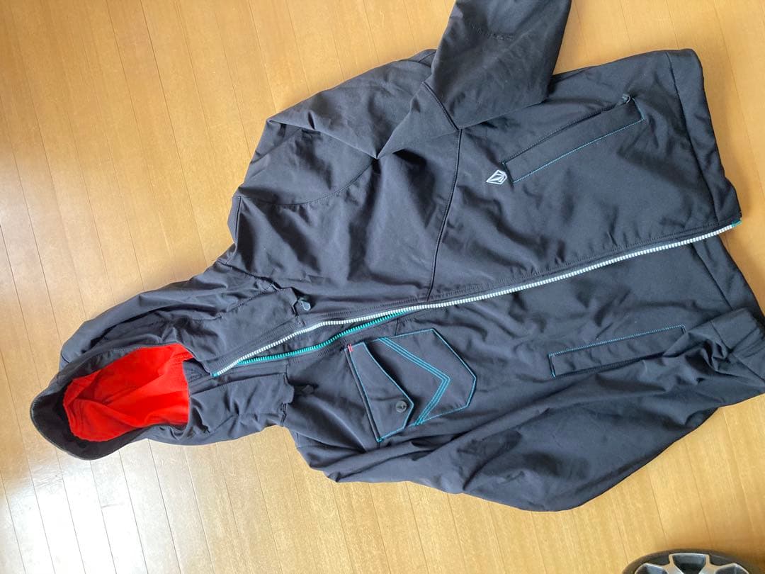 VOLCOM ボルコム　スノーボードウェア(レディース) 春先用