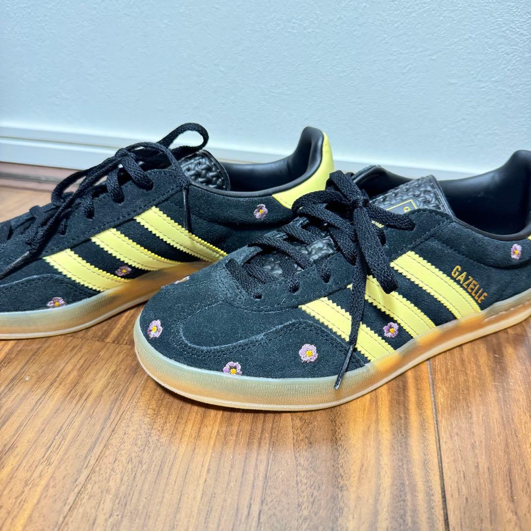 【新品 未使用】 adidas GAZELLE INDOOR フラワー刺繍