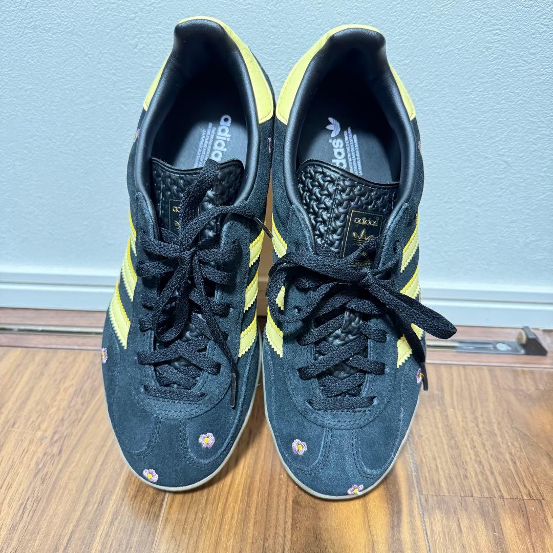 【新品 未使用】 adidas GAZELLE INDOOR フラワー刺繍