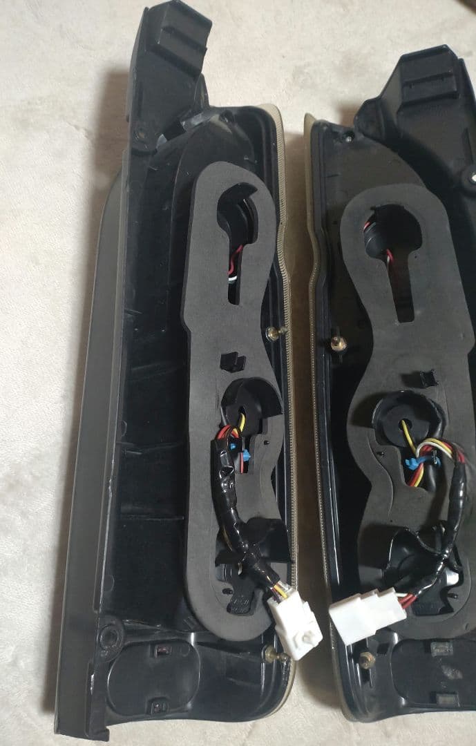 ハイエース 200系 フルLEDテールランプ 【点灯良好】【美品】【送料無料】