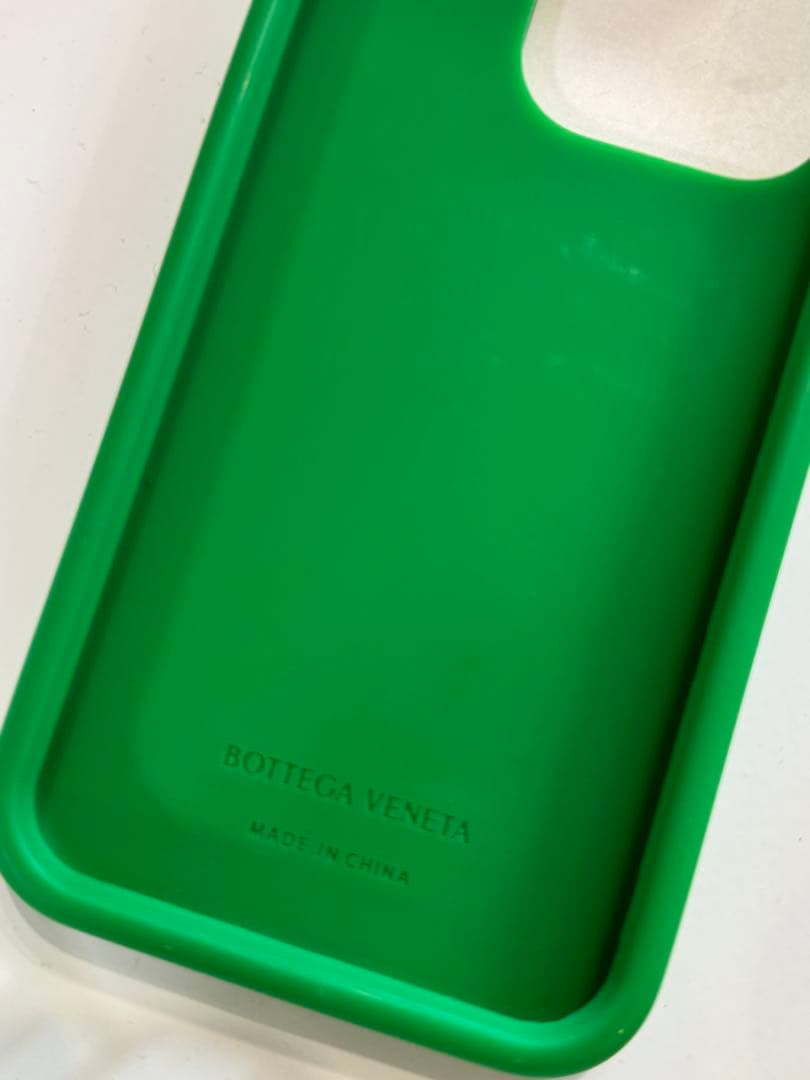 iPhone 15 Pro ボッテガヴェネタ　スマホケース　緑　シリコン　人気色