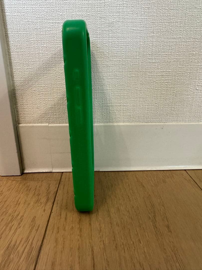 iPhone 15 Pro ボッテガヴェネタ　スマホケース　緑　シリコン　人気色