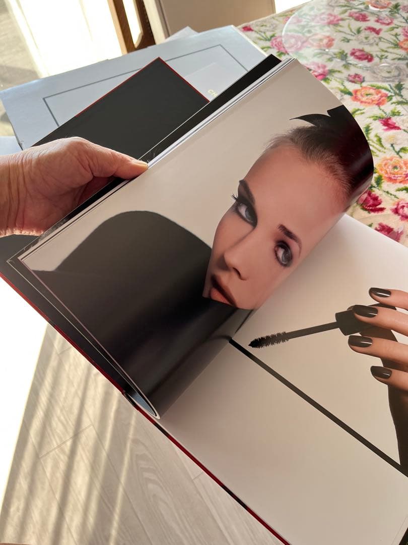 CHANEL書籍 CHANELメイクの100年のメゾンのストーリーを綴った本