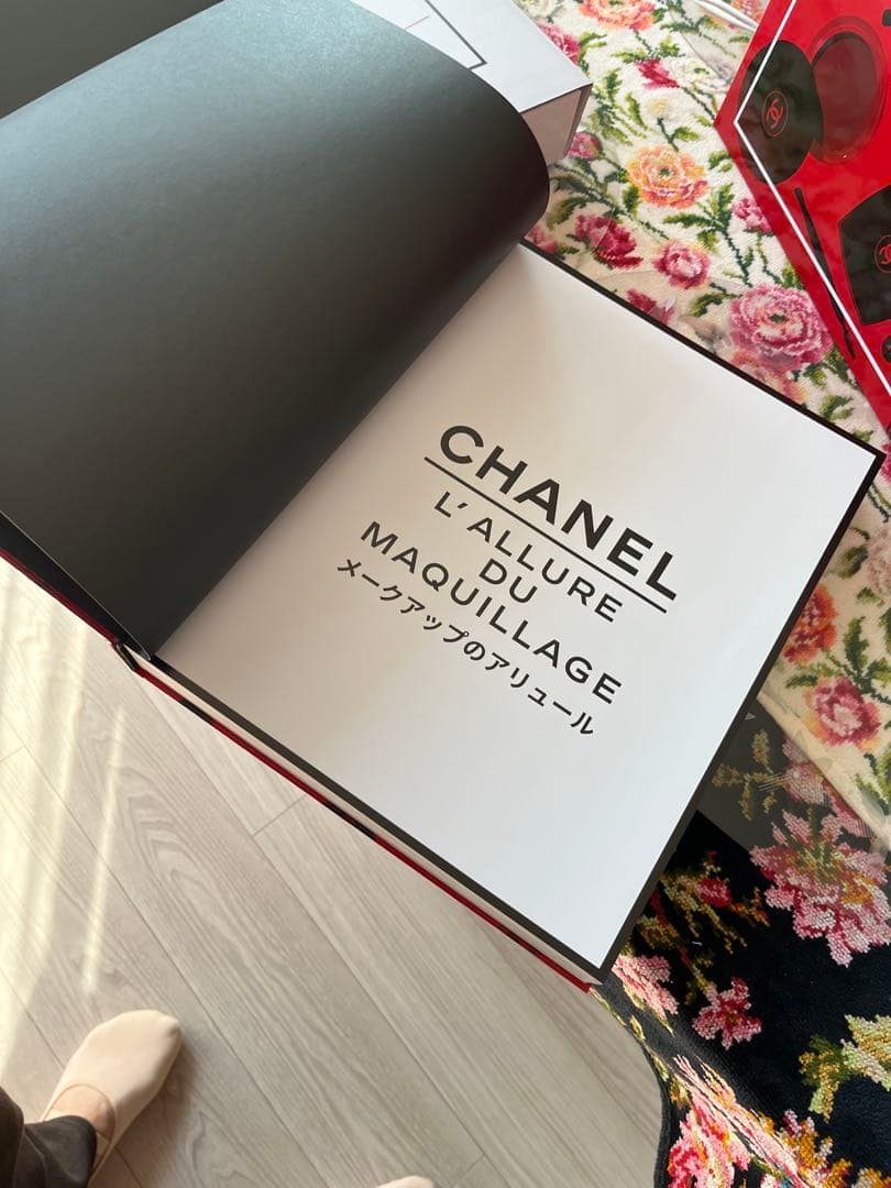 CHANEL書籍 CHANELメイクの100年のメゾンのストーリーを綴った本
