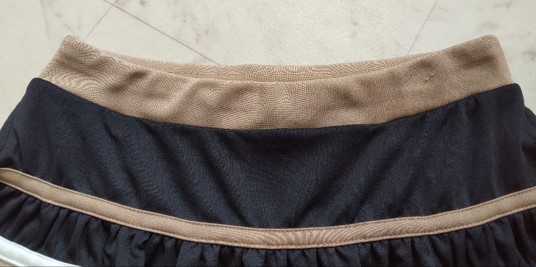 FILA フレアスカート 黒・ベージュ