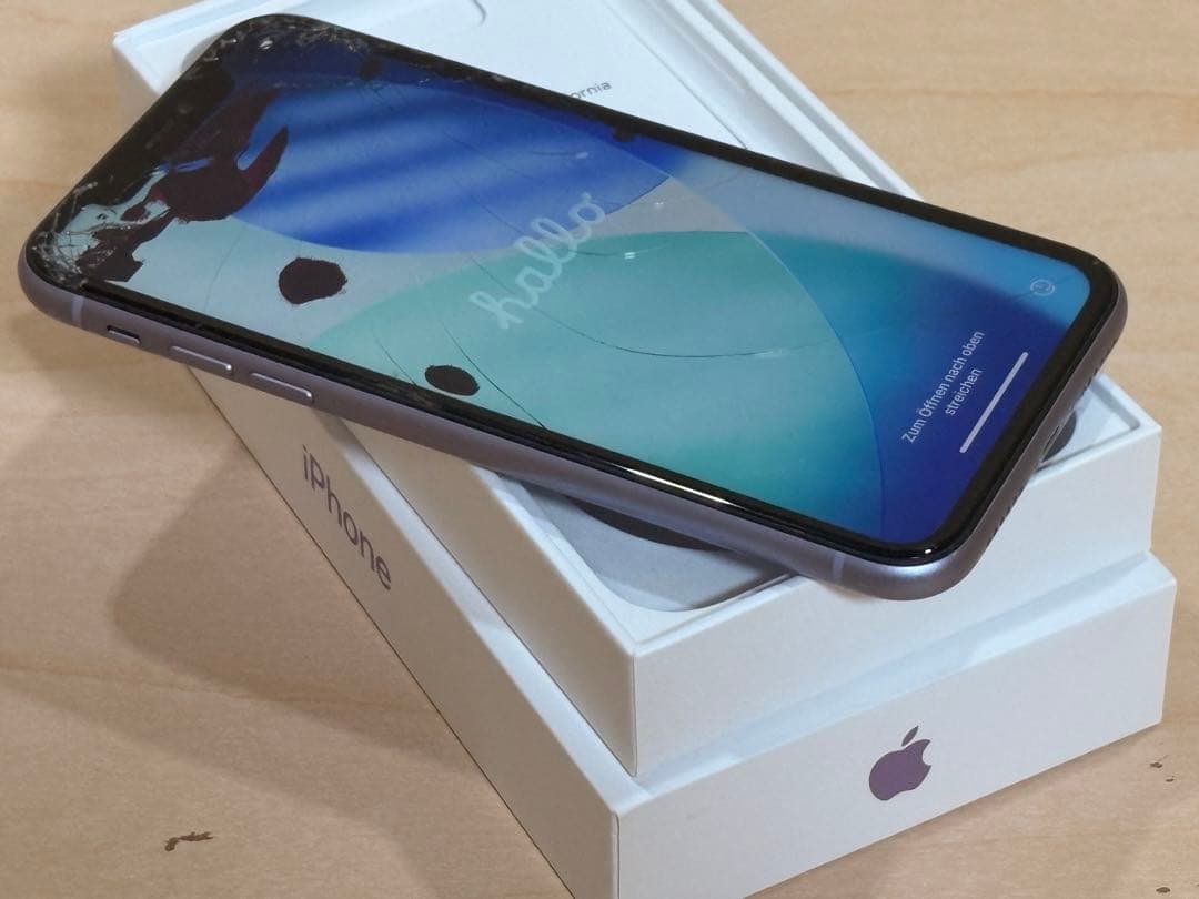 iPhone11 128GB SIMロック解除済み 液晶割れあり