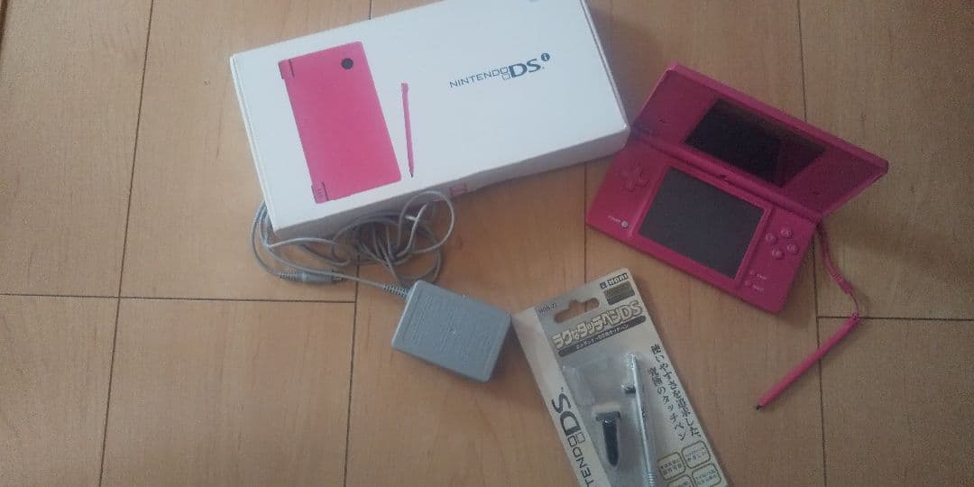 NintendoDSi箱付き新品同様美品☆箱付き☆初期設定済み！