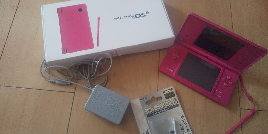 NintendoDSi箱付き新品同様美品☆箱付き☆初期設定済み！