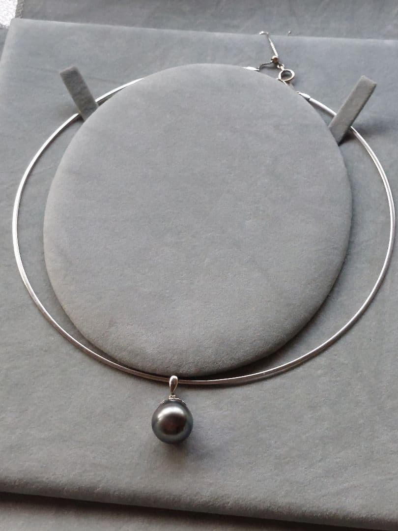 ベイクドチーズ⭐オメガネックレス⭐リバーシブル⭐pt900黒蝶真珠チャーム