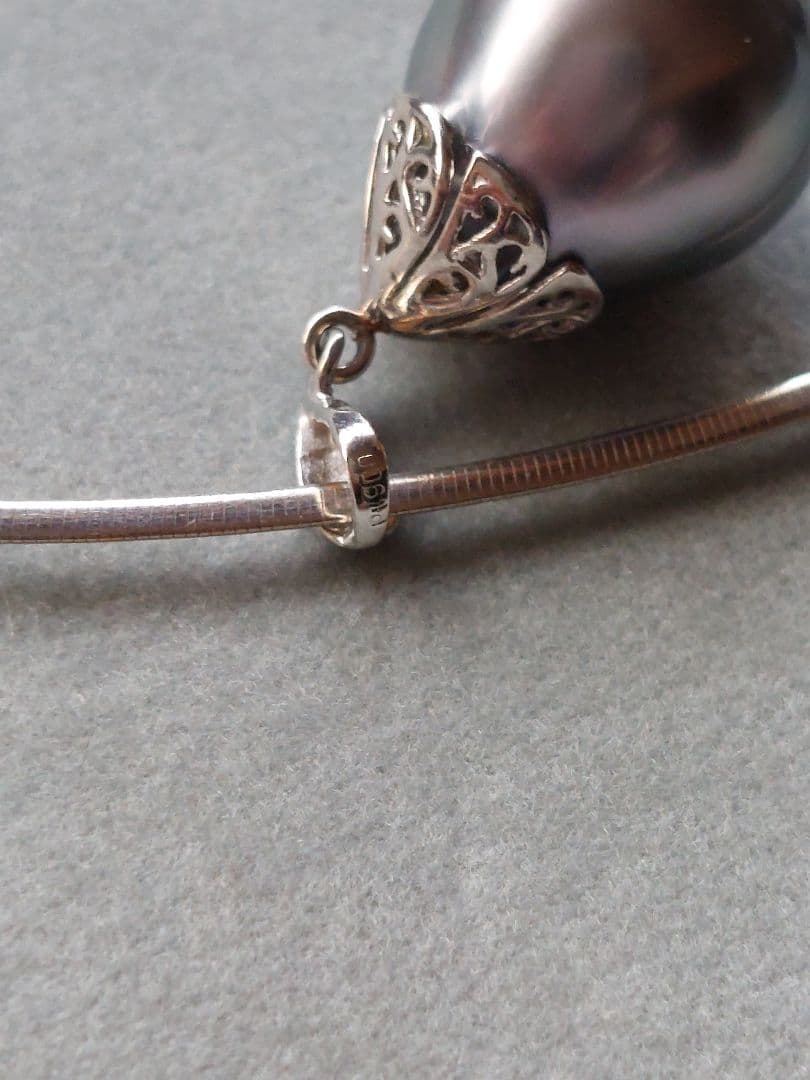 ベイクドチーズ⭐オメガネックレス⭐リバーシブル⭐pt900黒蝶真珠チャーム