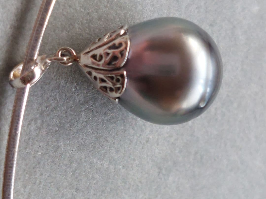 ベイクドチーズ⭐オメガネックレス⭐リバーシブル⭐pt900黒蝶真珠チャーム