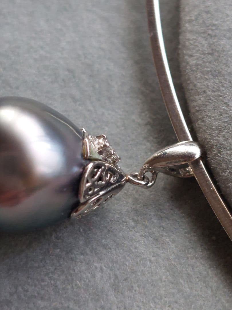 ベイクドチーズ⭐オメガネックレス⭐リバーシブル⭐pt900黒蝶真珠チャーム