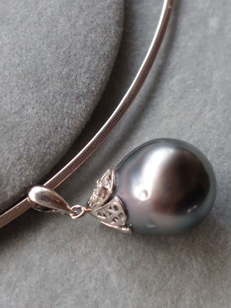 ベイクドチーズ⭐オメガネックレス⭐リバーシブル⭐pt900黒蝶真珠チャーム