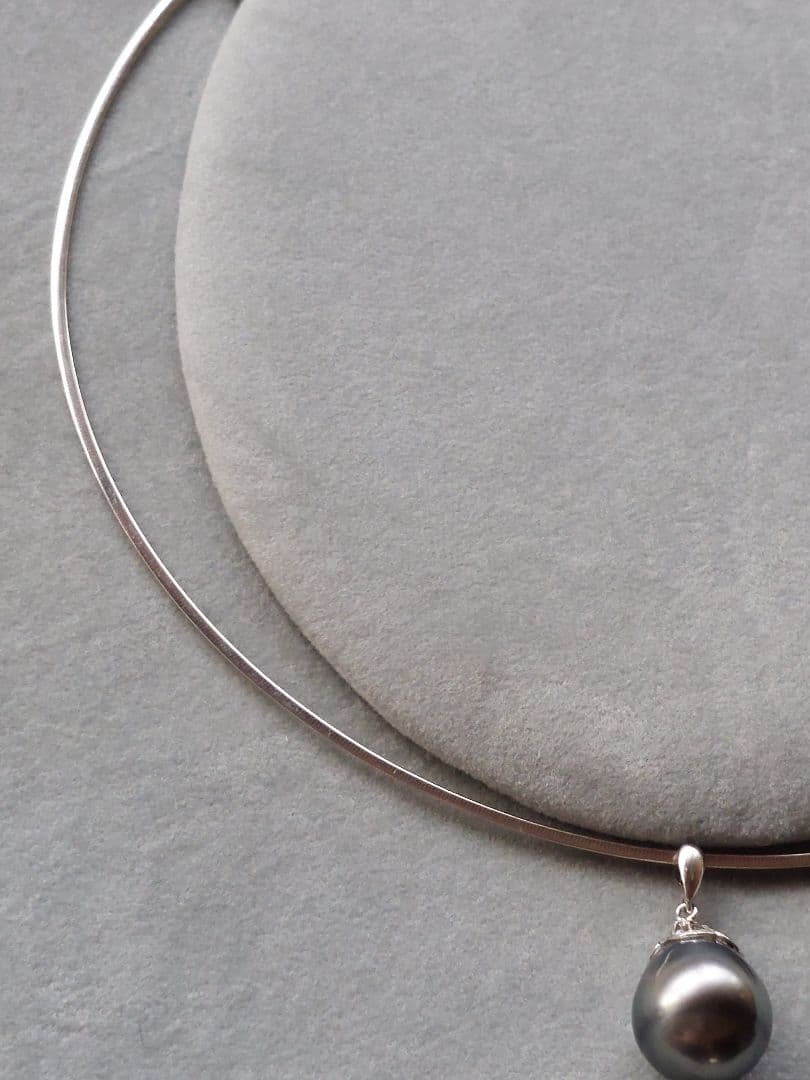 ベイクドチーズ⭐オメガネックレス⭐リバーシブル⭐pt900黒蝶真珠チャーム