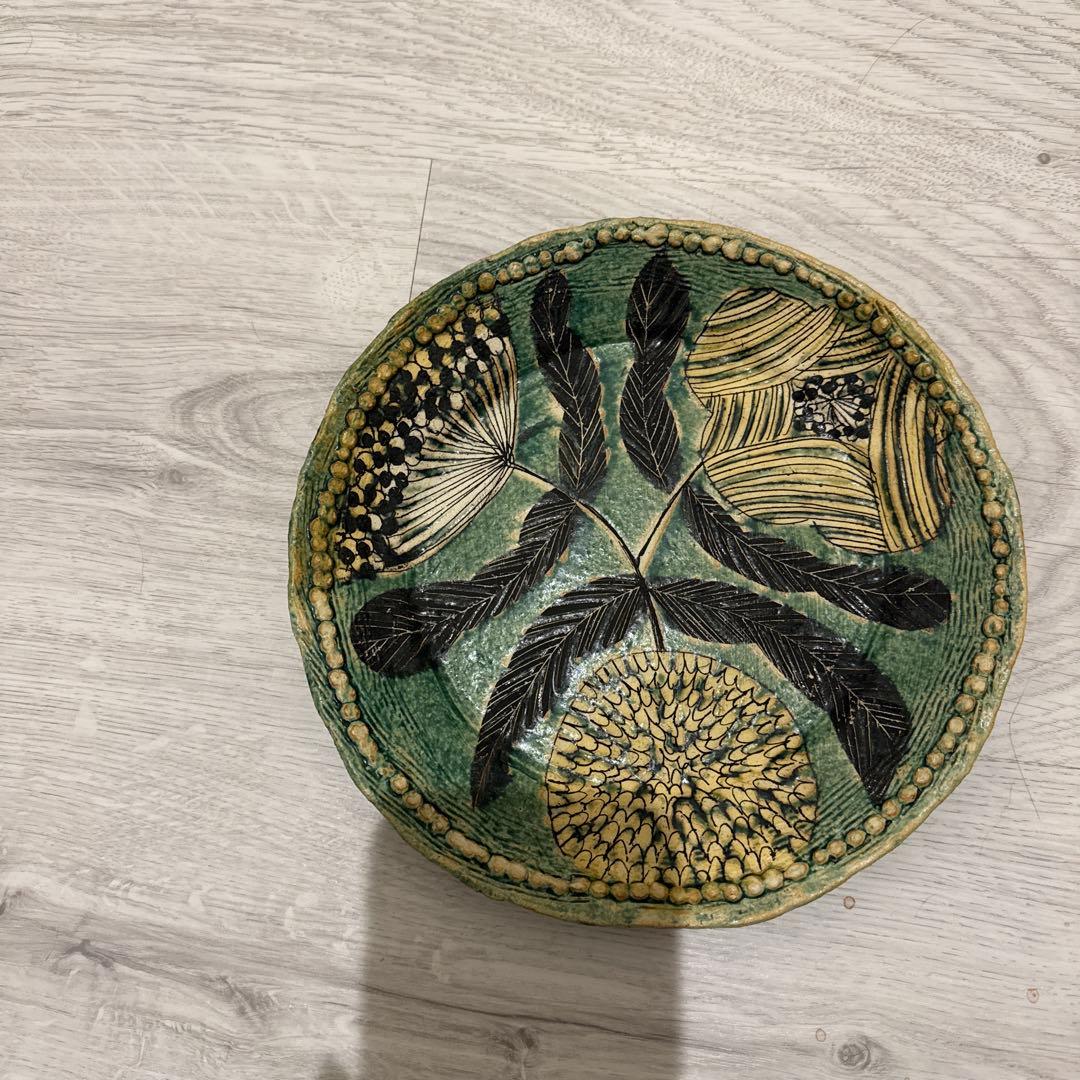 青木さんの緑色の葉模様の皿