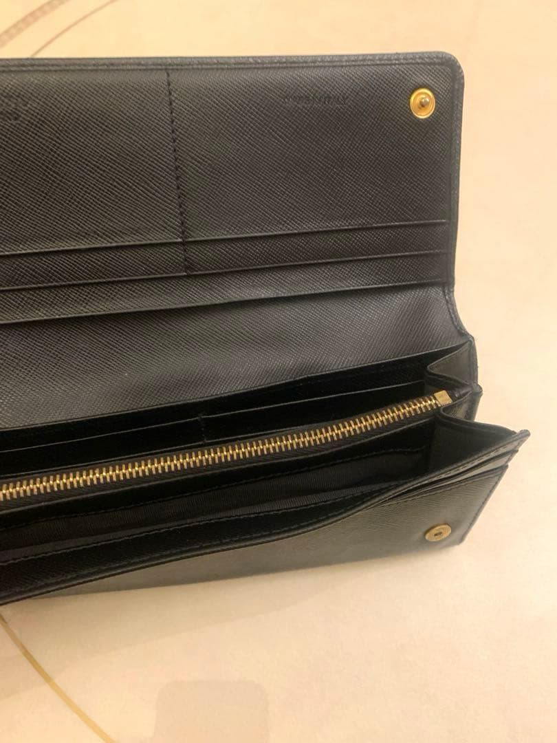 【まゆぞぅ】PRADA ブラック レザー 長財布