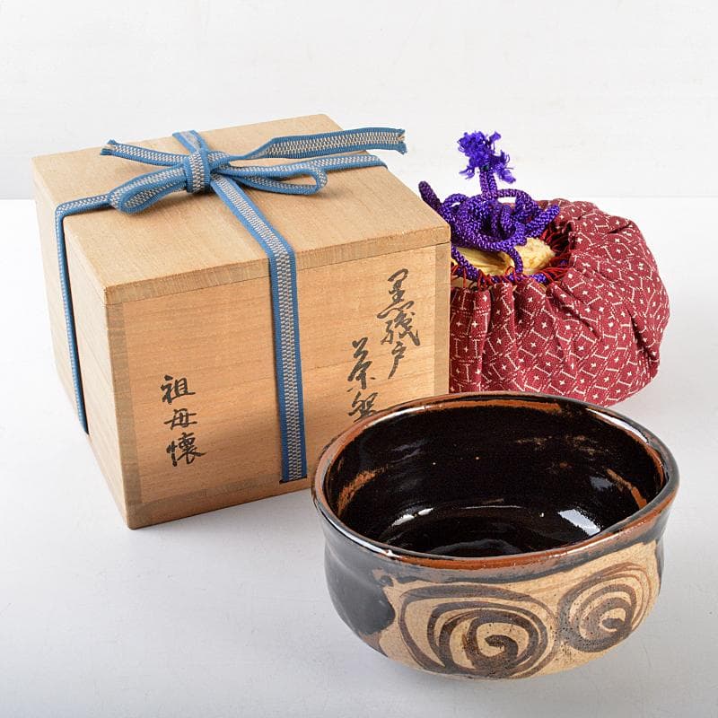 茶道具　祖母懐　黒織部　茶碗　銘「真砂」　仕覆付　龍寶極め箱　V　R5703