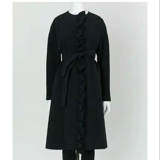 ブラック フロントラッフルコート