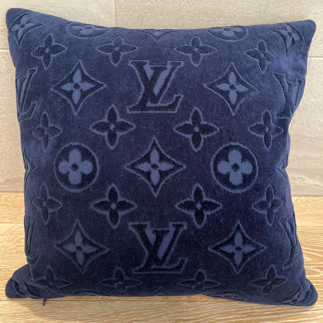 ナ*ル様 LOUIS VUITTON ネイビー クッション