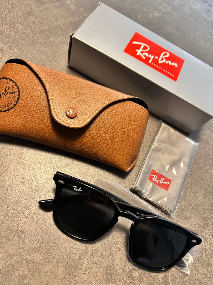 Ray-Ban RB4258F サングラス ブラック ダークグリーン