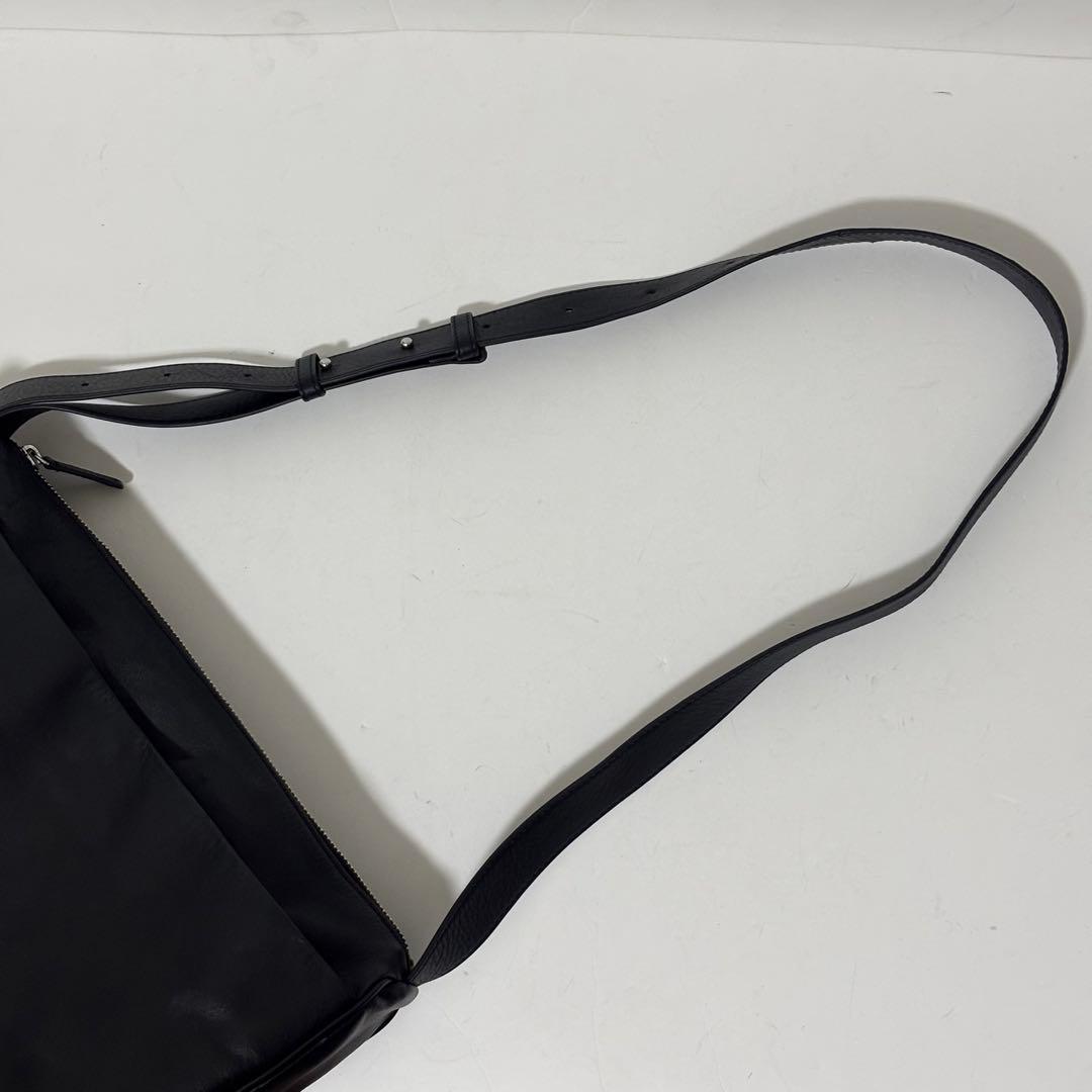 イアパピヨネ スワローマチショルダーバッグ ブラック