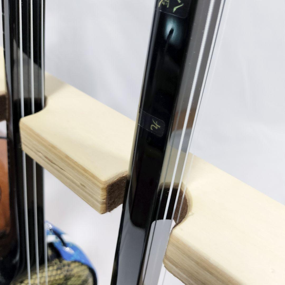 ハンドメイド　木製スタンド　三線　ウクレレ 兼用タイプ　 ナチュラルカラー4本用