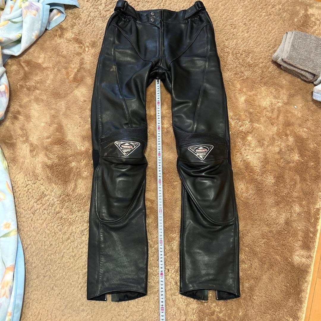 クシタニ レザーパンツ ブーツアウト