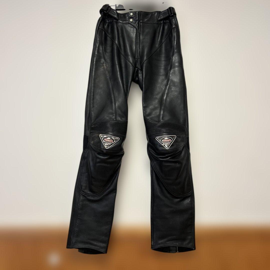 クシタニ レザーパンツ ブーツアウト