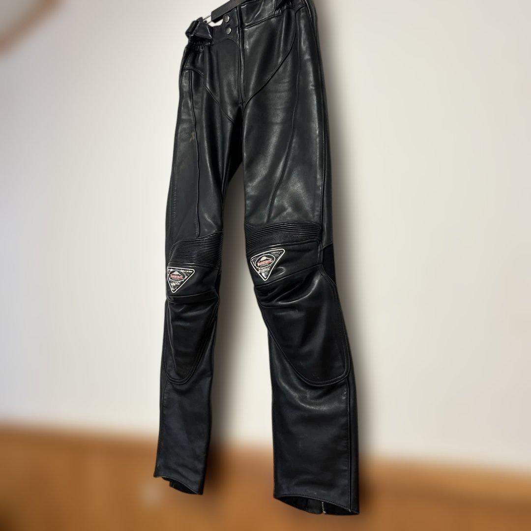 クシタニ レザーパンツ ブーツアウト