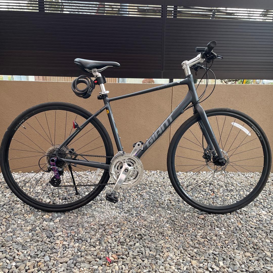 GIANT ESCAPE R DISC　クロスバイク　配送（北海道と沖縄県除く）