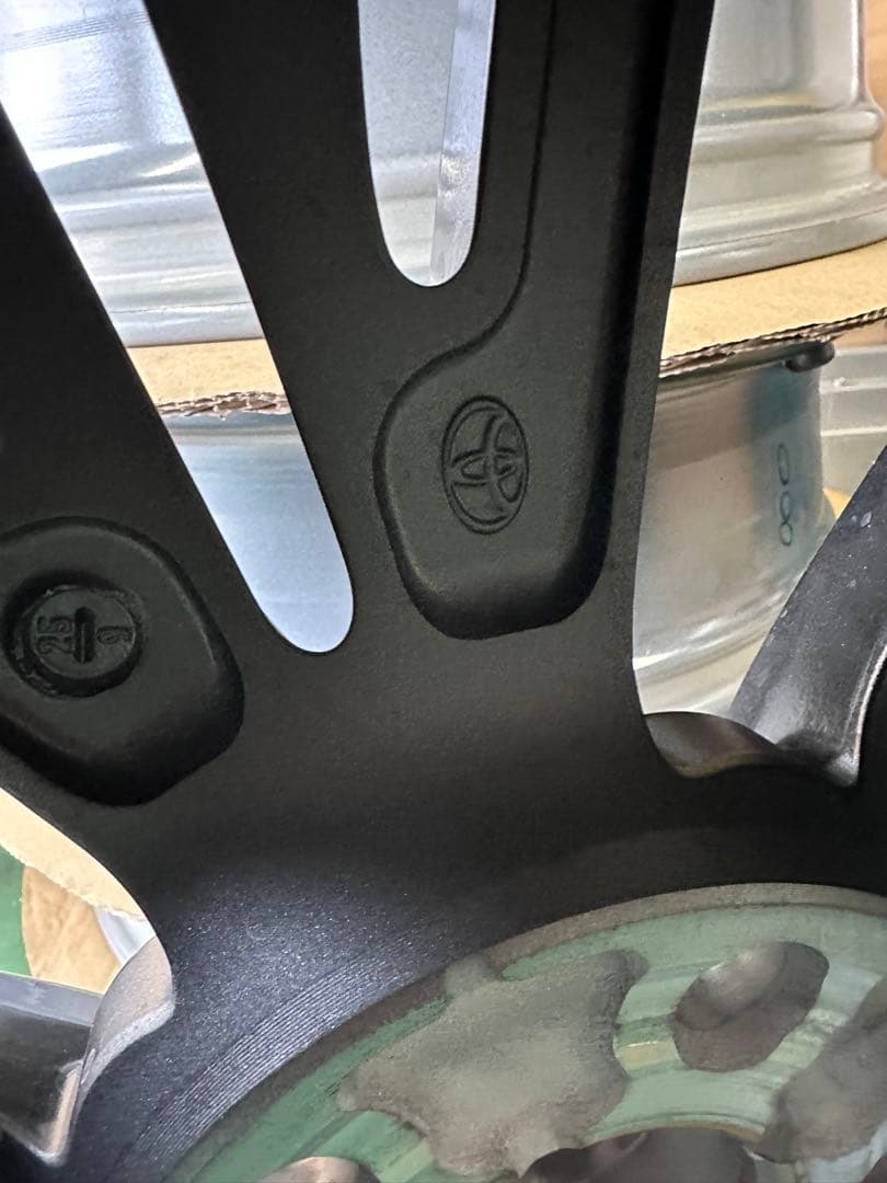 新車外し　19インチホイール　60プリウス　純正ホイール