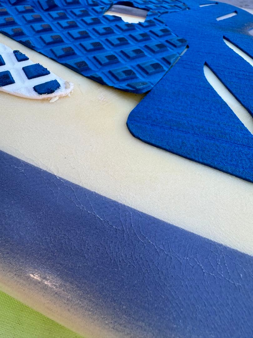 ショート用サーフボード　スカッシュテール　トライフィン　ケース付