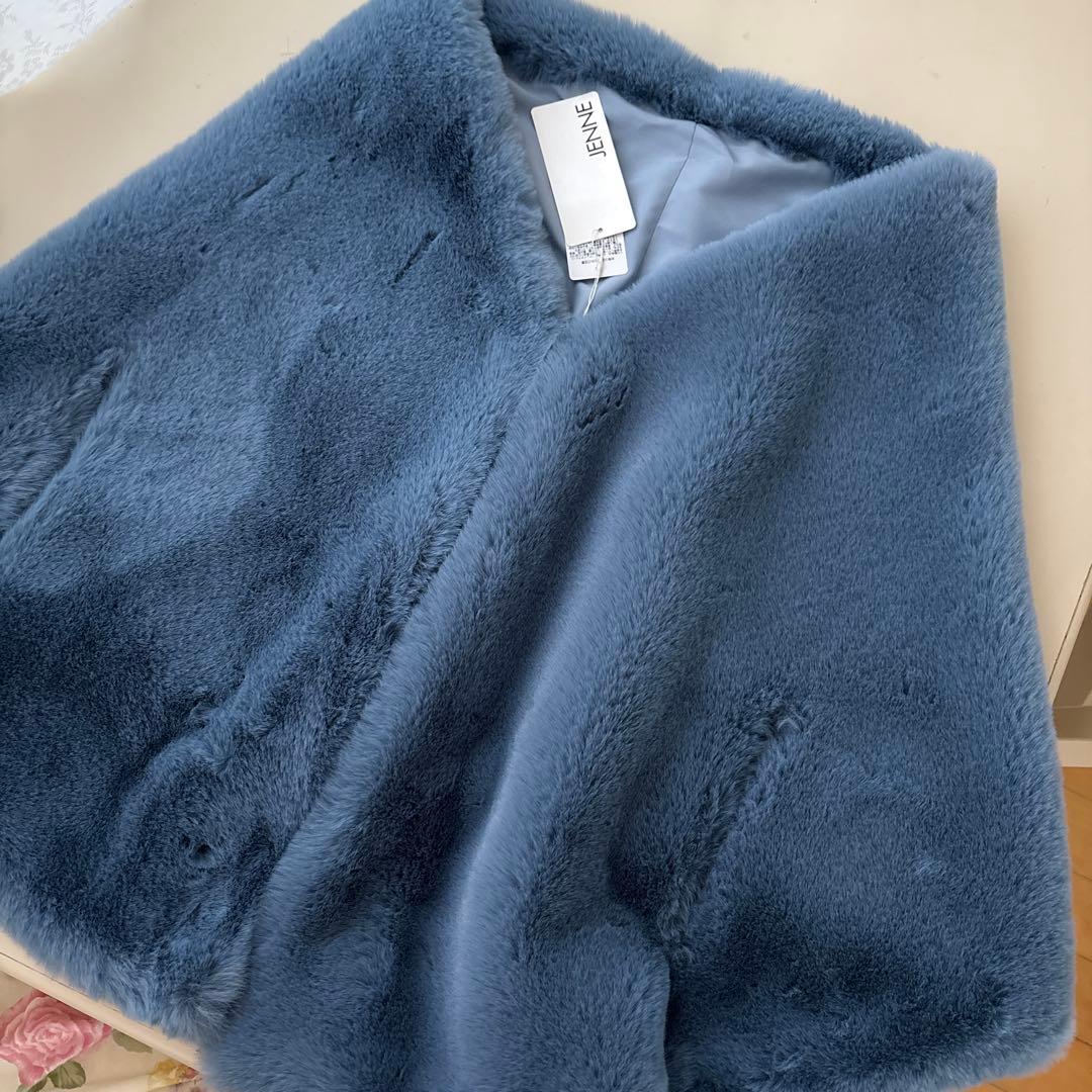 ジェンヌ　 リッチボリュームファーケープ ライトブルー