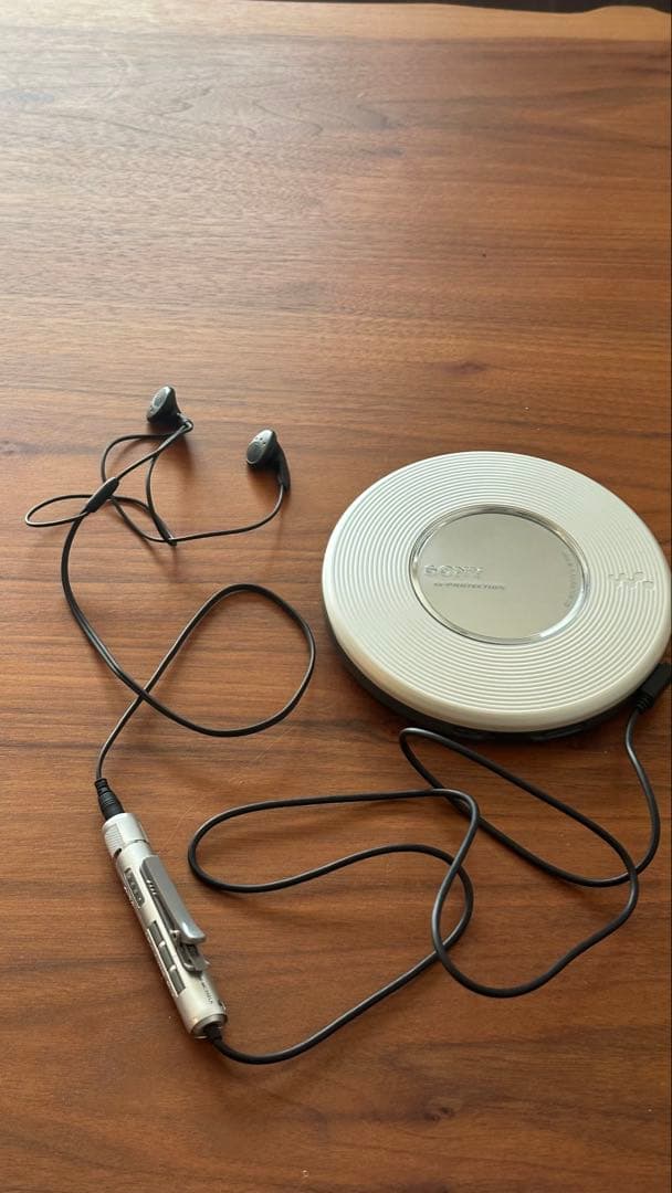 〈希少〉【期間限定】SONY ウォークマン　ポータブルCDプレイヤー　シルバー