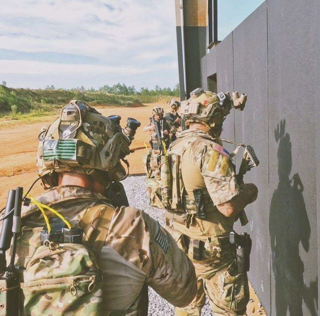 ops sfヘルメット個人装備 炭素繊維 forward