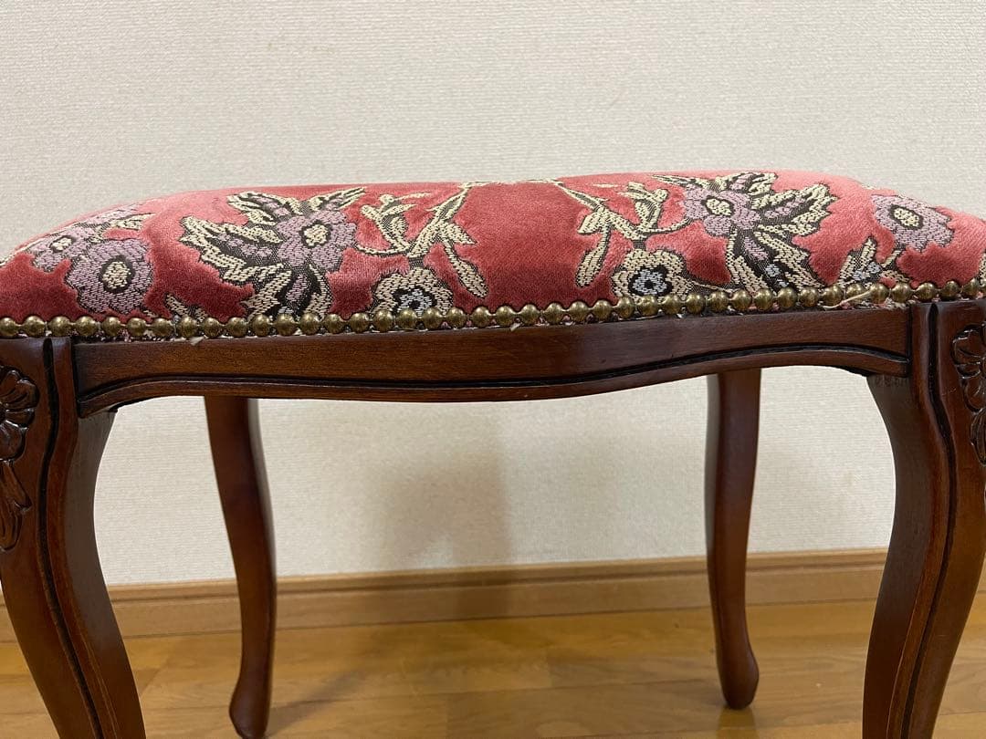 フラワー刺繍 ピンク コロロ調アンティークスツール