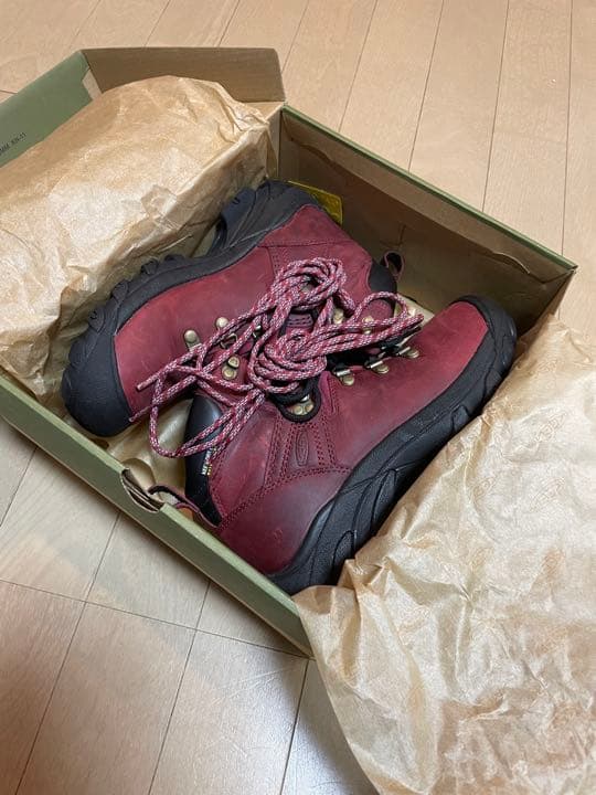 【大熊猫】KEEN ピレニーズ ウィメンズ チベットレッドxブラック