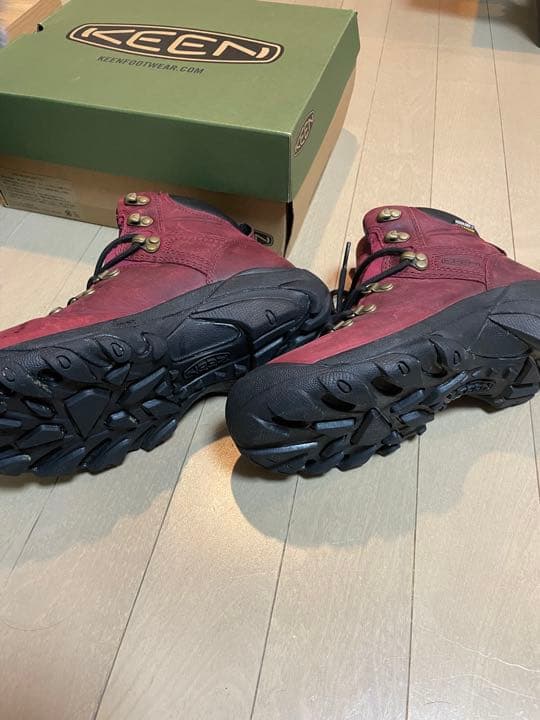 【大熊猫】KEEN ピレニーズ ウィメンズ チベットレッドxブラック