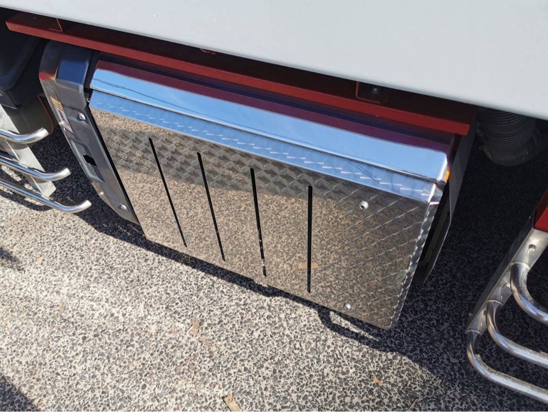 17スーパーグレート　4穴用ウロコマフラーカバー