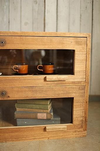 味のある前面ガラスの木製引き出し2段　食器棚　シャツケース　収納棚　古家具