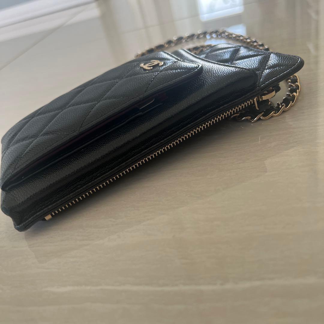 シャネルフォンケースショルダーキャビアスキン